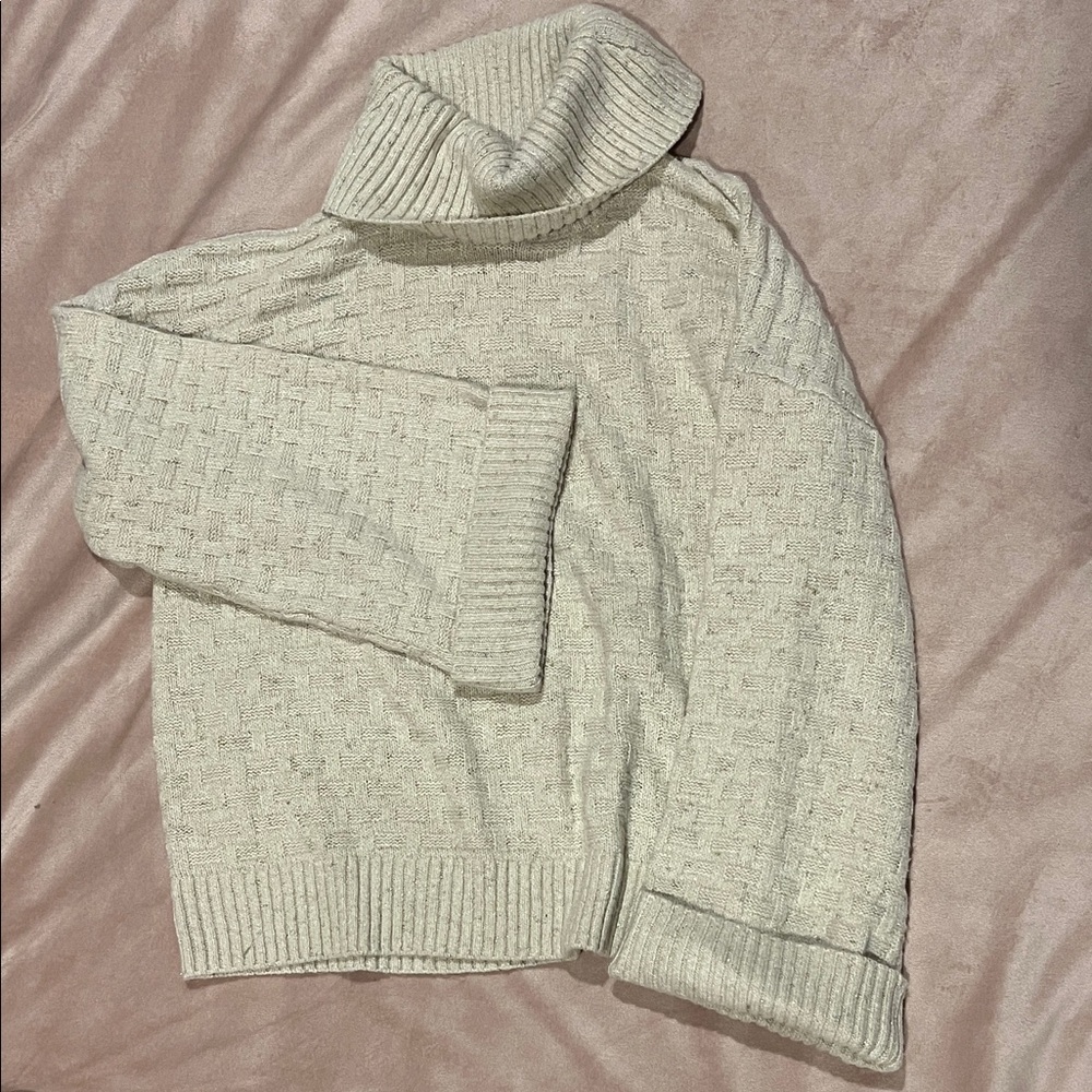 Vince Camuto Elegant Cream Knit Sweater